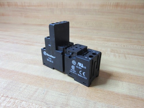 Finder relay socket - 94.04,